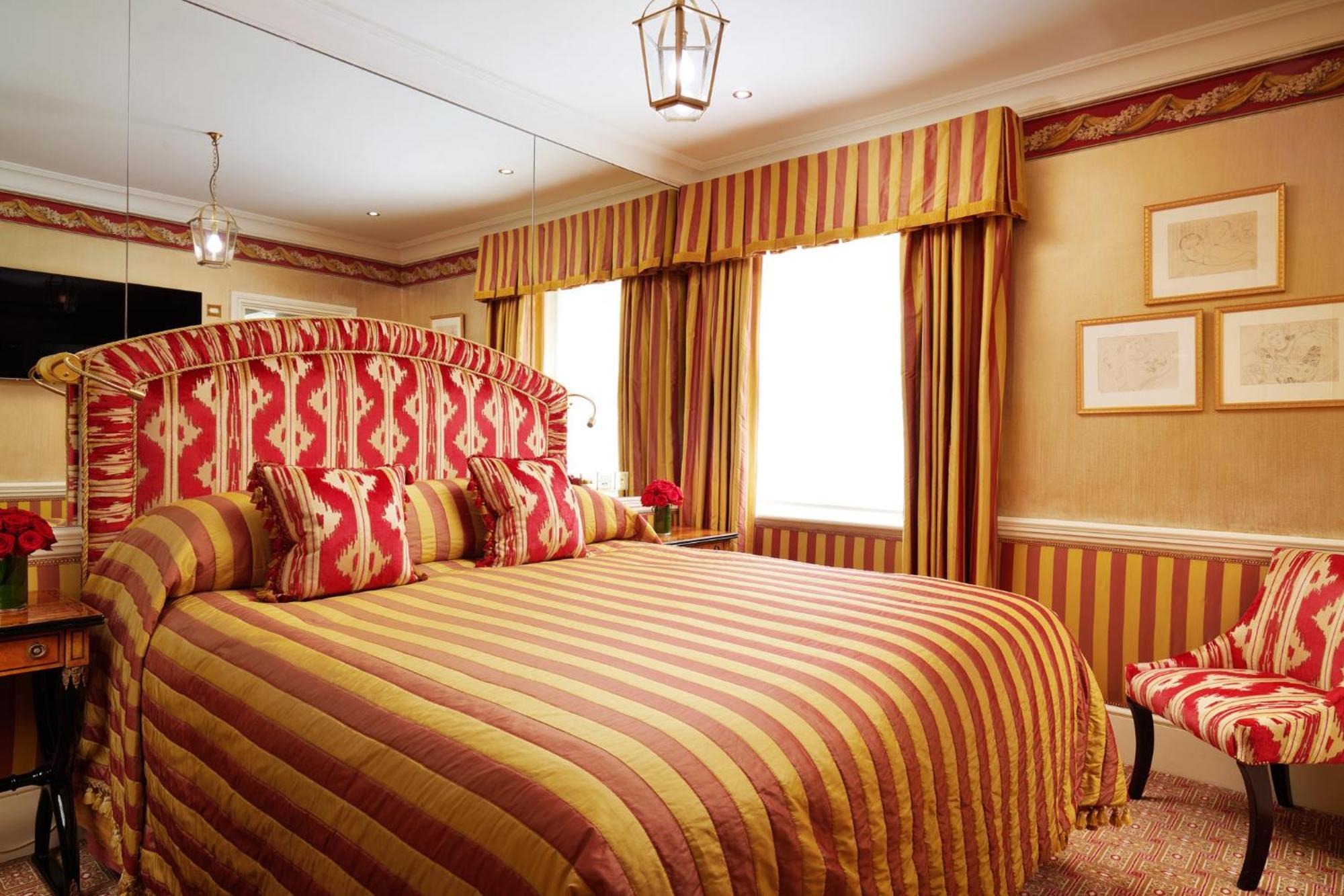 Milestone Hotel Kensington Londra Esterno foto A bedroom at the hotel