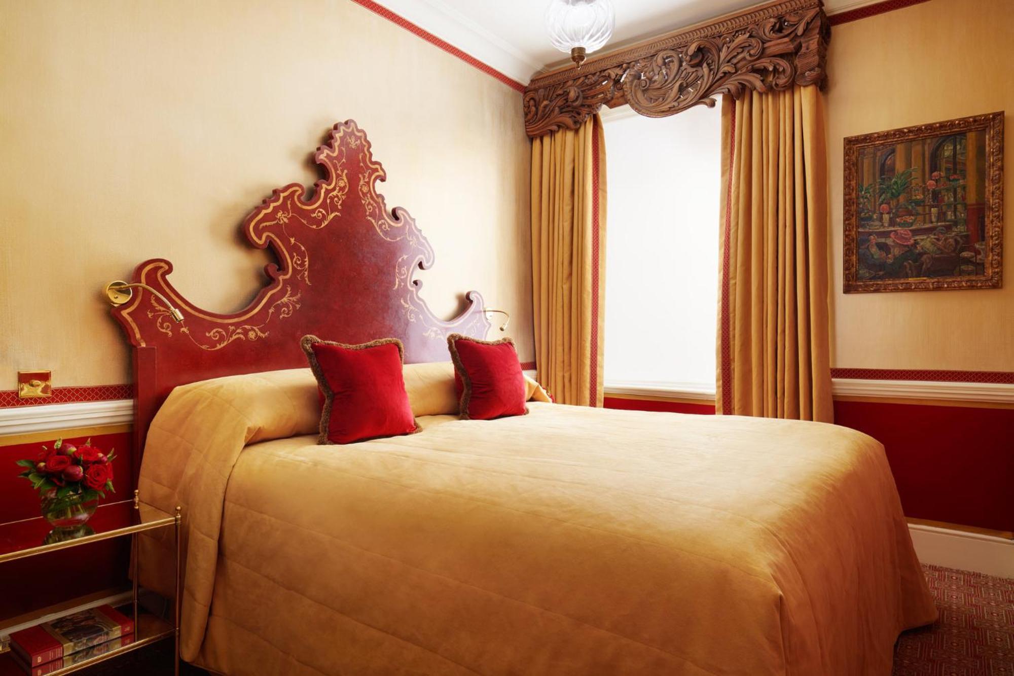 Milestone Hotel Kensington Londra Esterno foto A room at the hotel