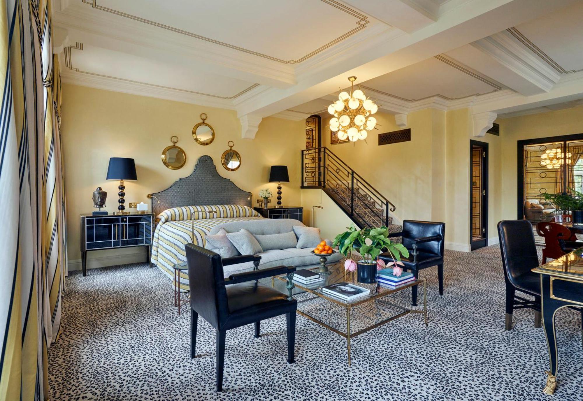 Milestone Hotel Kensington Londra Esterno foto The living room of a suite at the Mandarin Oriental, Munich